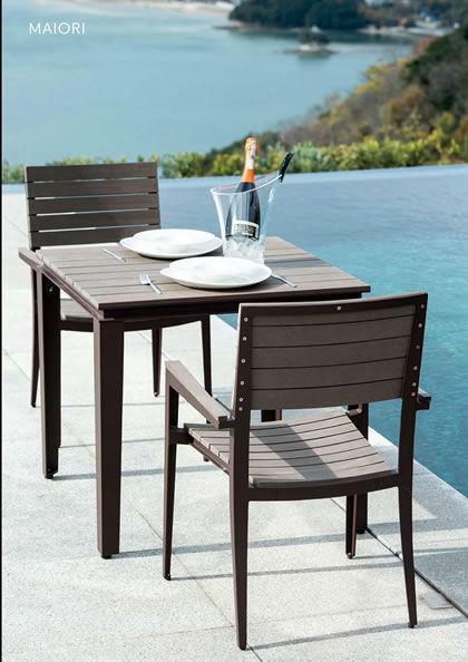 タパアームチェア