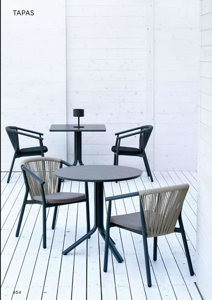 サラゴサアームチェア／トープ