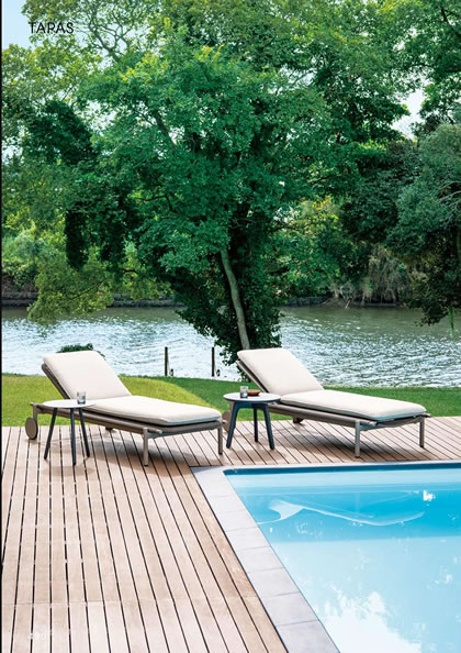 カヴァテーブル