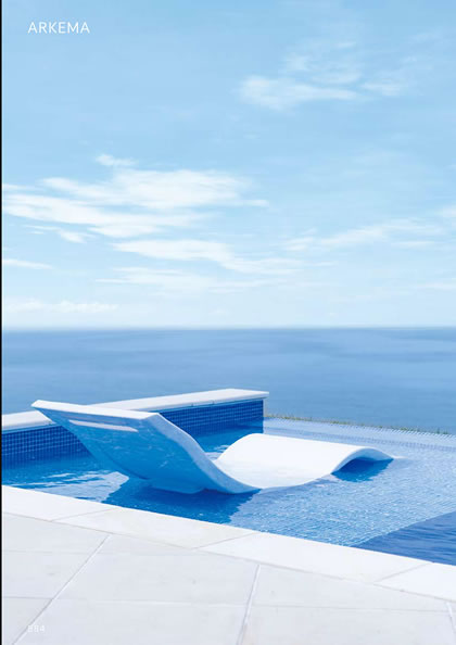 セレンディピティインプールラウンジャー